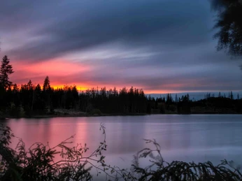 Sonnenaufgang über dem See Sonnenaufgang über dem See