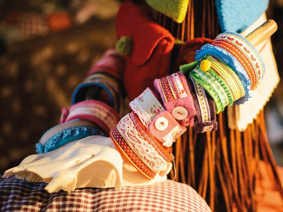 Weibamarkt-Bad-Aibling-Fotograf-Florian-Sautter.jpg Handgemachte Ware an einem Stand beim Weibamarkt in Bad Aibling