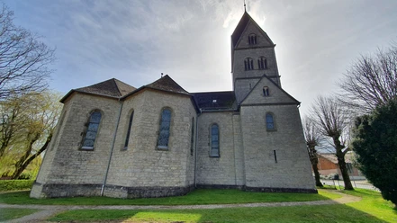 Bad Driburg_Ortschaft Reelsen_St. Martinus Kirche St. Martinus Kirche von der Seite in Reeslen.