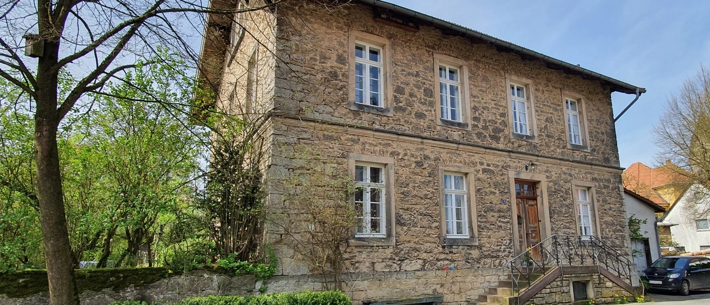 Bad Driburg_Ortschaft Reelsen_Alte Schule.jpg Die alte Schule von außen in der Ortschaft Reelsen.