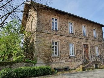 Bad Driburg_Ortschaft Reelsen_Alte Schule.jpg Die alte Schule von außen in der Ortschaft Reelsen.