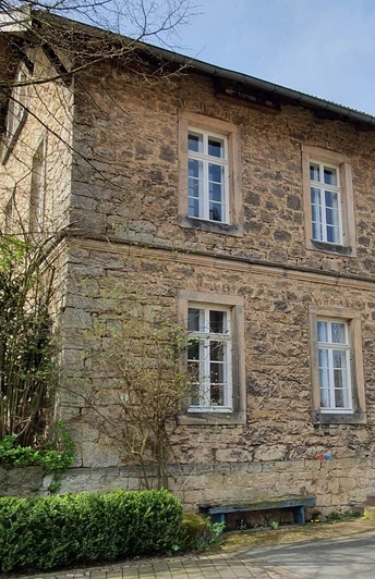 Bad Driburg_Ortschaft Reelsen_Alte Schule.jpg Die alte Schule von außen in der Ortschaft Reelsen.