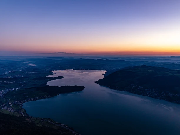 Sonnenaufgang Zugersee.jpg