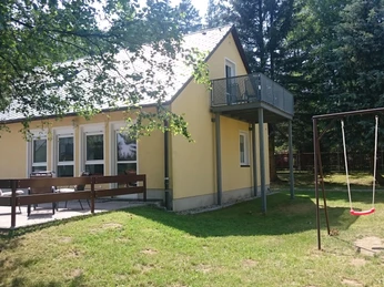 Aussenansicht mit Terrasse