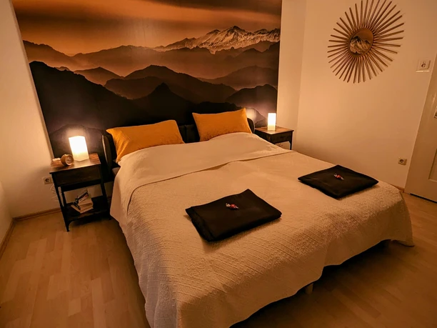 Schlafzimmer 1