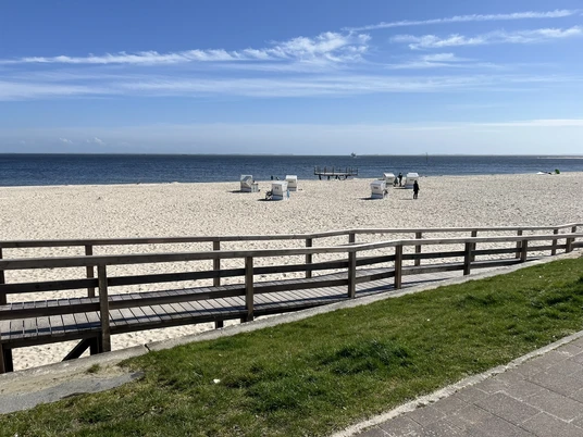 barrierefreie Holzrampe am Hörnumer Oststrand