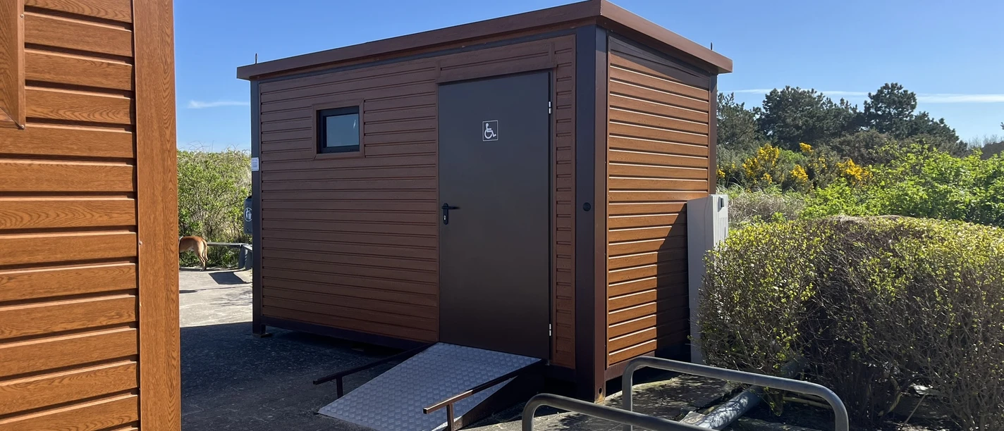 barrierefreie Toilette am Hörnumer Leuchtturm