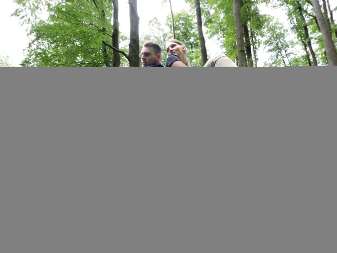 Wanderer auf moosigem Stein - Marketing Extertal.jpg