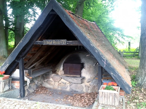 Historischer Backofen in Soltendieck (erbaut 1735)