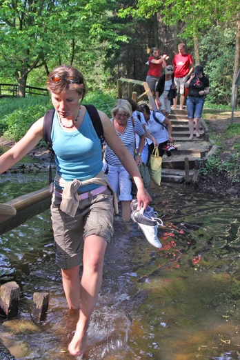 Wasserquerung Vierhundert-Wasser-Barfuß-Pfad