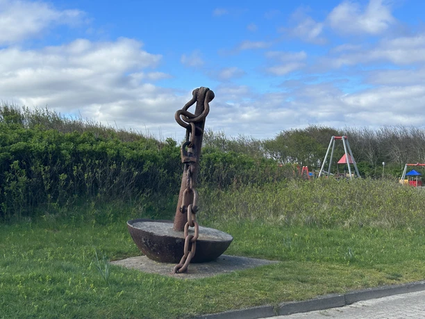 Sehenswürdigkeit - Skulptur Pilzanker auf Juist.jpeg Sehenswürdigkeit - Skulptur Pilzanker auf Juist