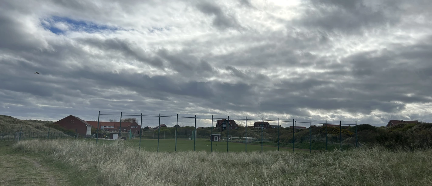 Sportplatz Dünenkessel auf Juist.jpeg Sportplatz Dünenkessel auf Juist