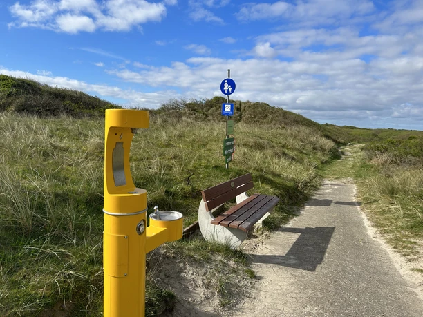 Trinkwassersäule am Hammersee auf Juist.jpeg Trinkwassersäule am Hammersee auf Juist