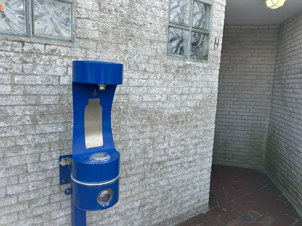 Trinkwassersäule am Strandabgang Strandstraße auf Juist.jpeg Trinkwassersäule am Strandabgang Strandstraße auf Juist