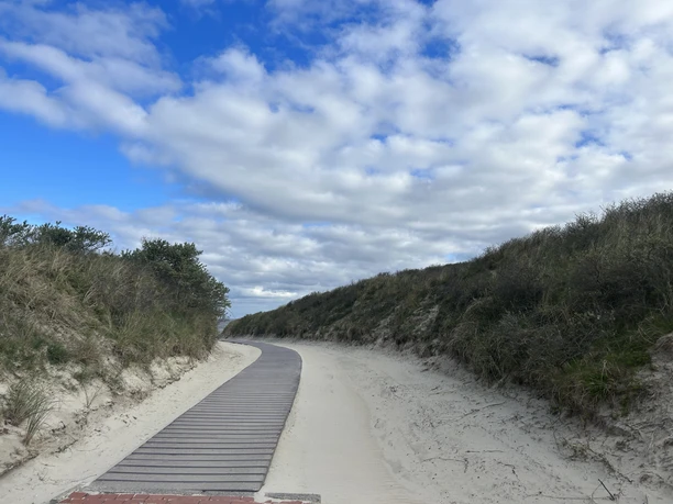 Strandaufgang Ginsterpad auf Juist.jpeg Strandaufgang Ginsterpad auf Juist