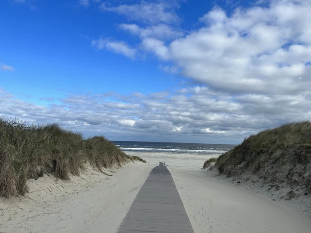 Strandaufgang Ginsterpad auf Juist.jpeg Strandaufgang Ginsterpad auf Juist