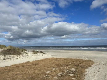 Strandaufgang Loogbauer / Domäne Loog auf Juist.jpeg Strandaufgang Loogbauer / Domäne Loog auf Juist