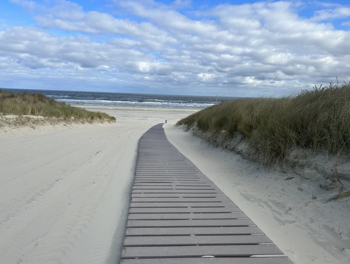Strandaufgang Siedlung auf Juist.jpeg Strandaufgang Siedlung auf Juist