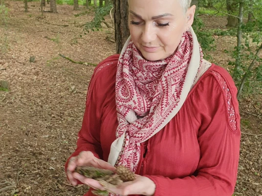 waldbaden-achtsamkeit-c-kerstin taux.jpg