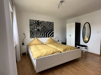 Schlafzimmer mit Doppelbett in der Ferienwohnung Ramona Drifte, Nieheim Schlafzimmer mit Doppelbett in der Ferienwohnung Ramona Drifte, Nieheim