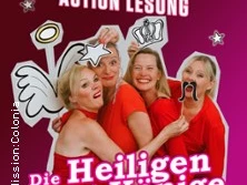 Vier Personen in roten Outfits posieren humorvoll mit Papieraccessoires vor einem pinken Hintergrund.