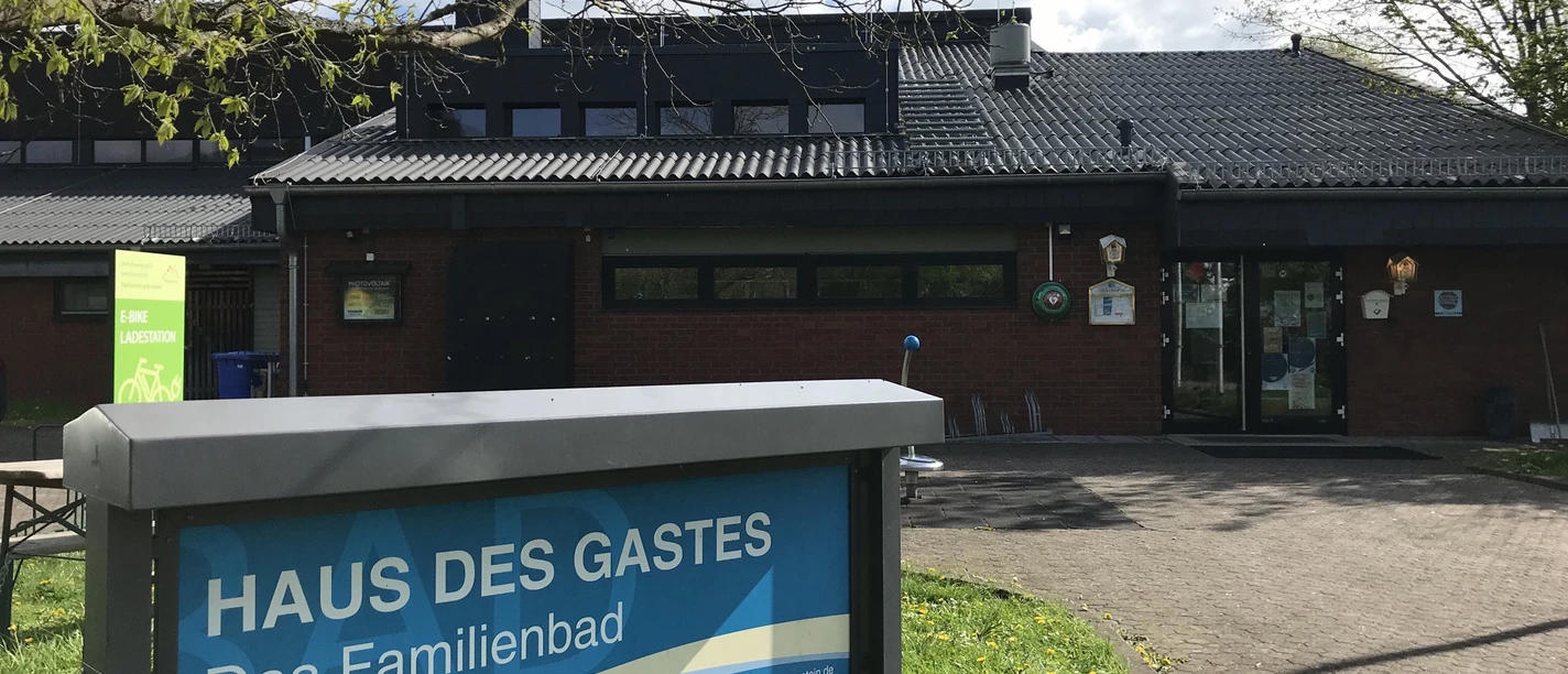 2024 04 18 Hallenbad E Bike Ladestation ccbyStadtNiedenstein