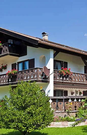 Ferienwohnung-Benedetti-Mittenwald-Haus-Sommer-web