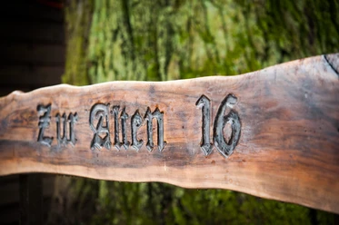 Zur Alten 16_Schriftzug.jpg