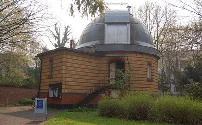 Volkssternwarte Poppeldorf außen Volkssternwarte Bonn Astronomische Vereinigung e. V.jpg