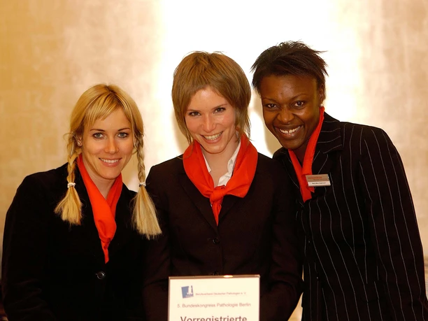 Freundliches Willkommen A warm welcome: Dr Heike Diekmann's team