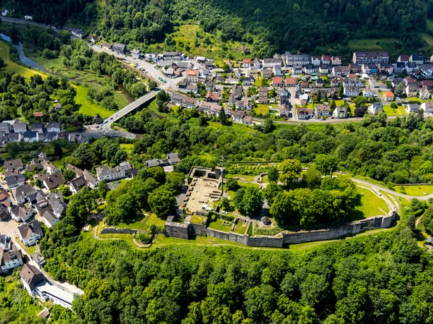 Lufbild Schlossruine Arnsberg