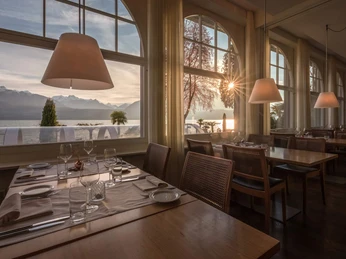 parkhotel-gunten-tisch-aussicht-thunersee.jpg
