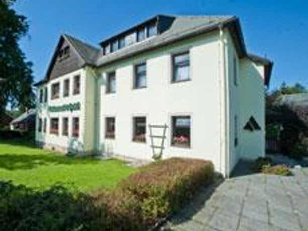 Ferienhotel im Sommer