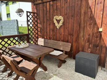 Gartenhaus mit Essgelegenheit