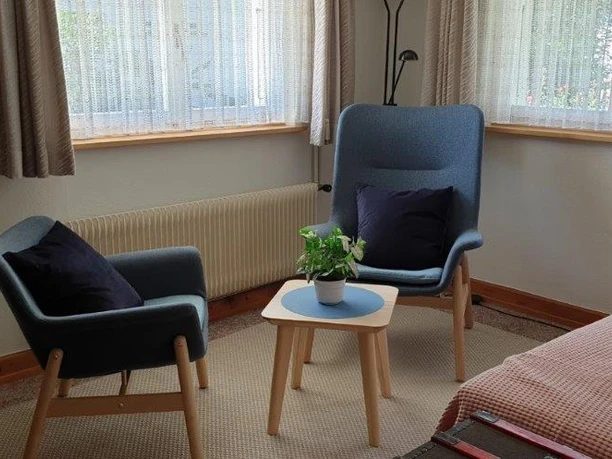 WVRT-Ferienwohnung-Landhuesli-Sessel.jpg