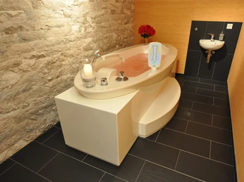 Miwako von Planta Wellness Bad bei Miwako von PlantaBath at Miwako von PlantaBain chez Miwako von Planta