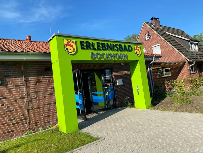 Erlebnisbad Eingang.jpg