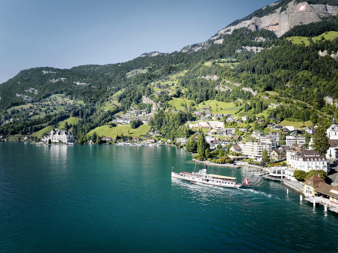 Vitznau Blick auf VitznauView of VitznauVue sur Vitznau
