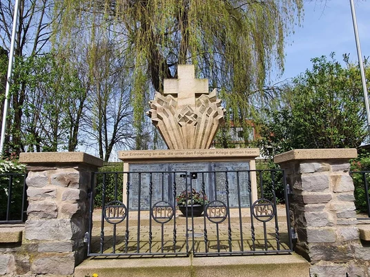 Kriegsopferehrenmal von Vorne in Reelsen.