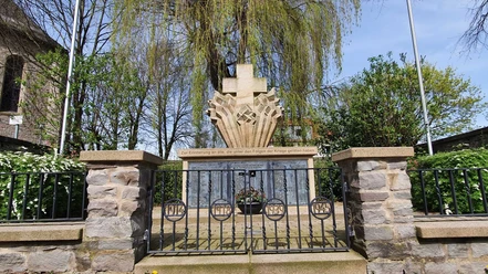 Bad Driburg_Ortschaft Reelsen_Kriegsopferdenkmal Kriegsopferehrenmal von Vorne in Reelsen.