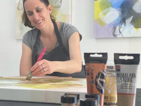 Atelier Jeaninne Kuchen Jeaninne Kuchen im AtelierJeaninne Kuchen in the studioGâteau Jeaninne à l'atelier