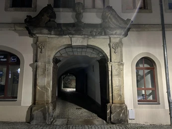 Portal am Haus