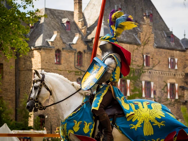 Ritter auf Burg Satzvey