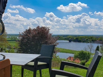 Elbterrasse©Dorothée Meyer (2).jpg