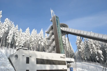 Anlaufturm Mühlenkopfschanze im Winter Anlaufturm Mühlenkopfschanze im Winter