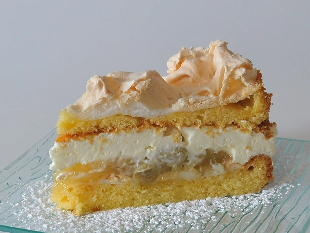 Stachelbeer-Baiser-Torte_von Herzen©Café von Herzen.jpg