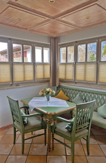 Alpspitzblick Essecke mit Ausblick