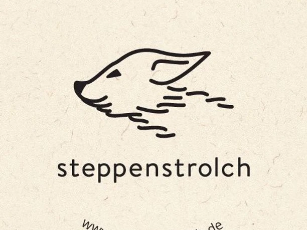 Logo mit einem fuchsartigen Symbol und dem Titel "steppenstrolch" darunter.