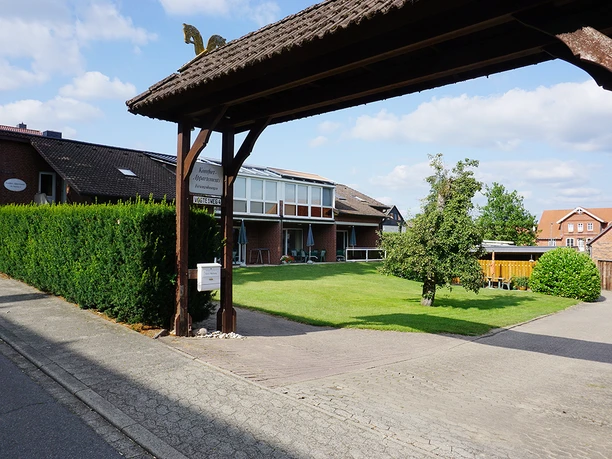 Zufahrt zur Appartment-Anlage