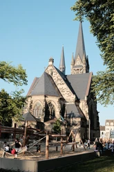 Christuskirche mit Spielplatz am Kaiser-Wilhelm-Platz
